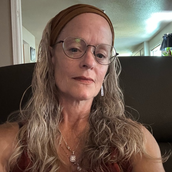 suzanne_bates